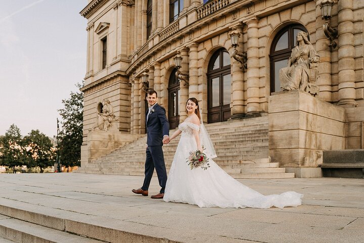 PPhotographer in Prague-Fly Girl Travel